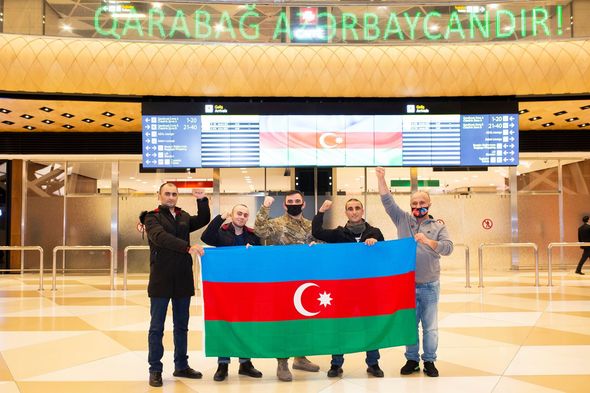 Müalicə üçün Türkiyəyə göndərilən dörd qazimiz sağalaraq Vətənə döndü - FOTO