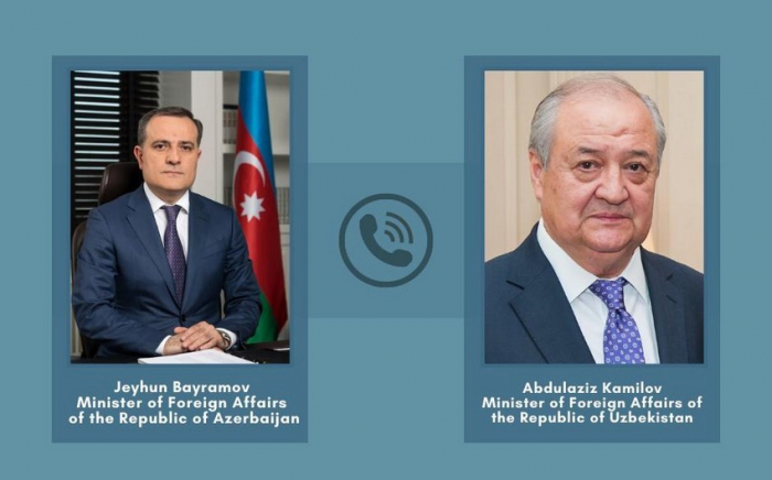 XİN başçıları telefonla danışdı