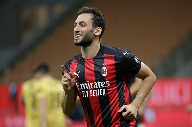 Çalhanoğlu “Yuventus”a keçə bilər
