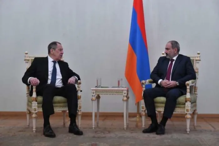 Lavrov Paşinyanla görüşəcək
