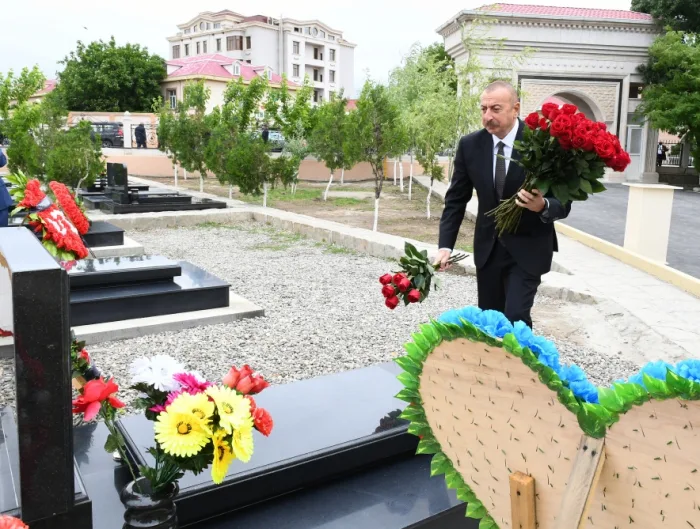 Prezident Naxçıvanda şəhidlərin məzarlarını ziyarət edib - FOTOLAR