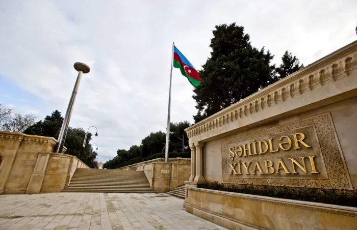 Lavrov Bakıda Şəhidlər xiyabanını ziyarət etdi