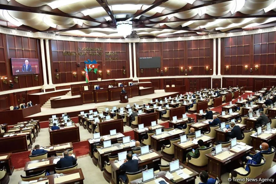 Deputatlar bu gün 23 məsələnin müzakirəsinə toplaşır
