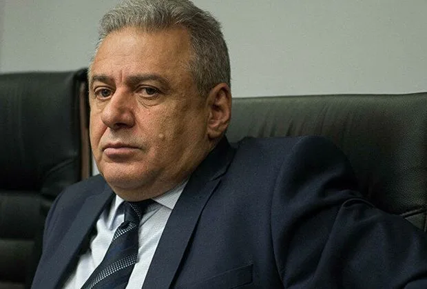 Ermənistan müdafiə naziri Moskvaya QAÇDI
