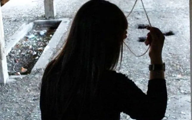 Siyəzəndə 27 yaşlı gəlin intihar etdi
