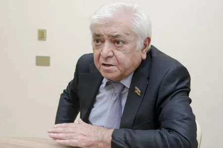 “Onların Aşotdan fərqi yoxdur” - Aqil Abbas bəzi mühacirlərə səsləndi