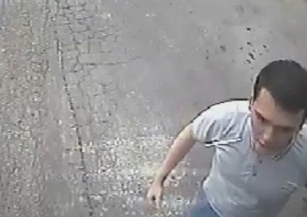 Bakıda sərnişin avtobusun şüşəsini yumruqla sındırdı - VİDEO