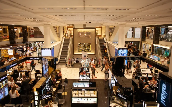 Azərbaycanda “Mall”ların fəaliyyəti bərpa edildi