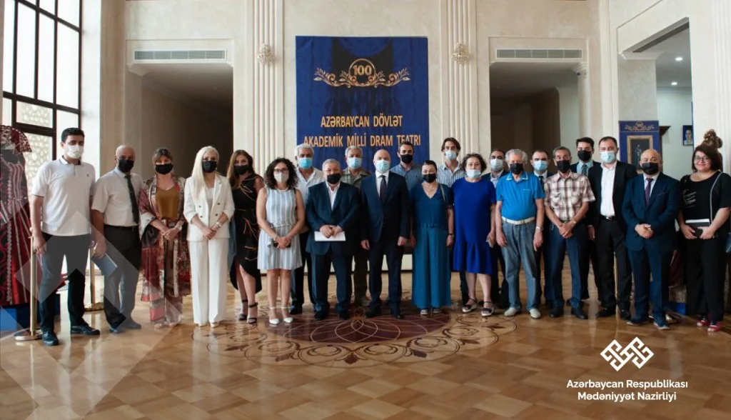 Mədəniyyət naziri Akademik Milli Dram Teatrının yaradıcı heyəti ilə görüşüb - Foto