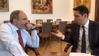 Paşinyan İrəvan merinə şillə vurub