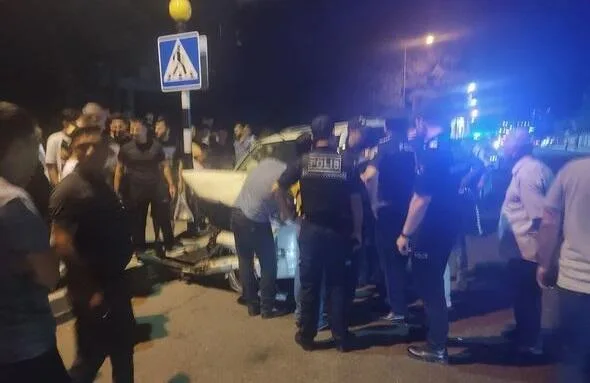 Bakıda toya gedən gənclər ağır qəzaya düşdü