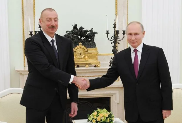 İlham Əliyev Rusiyaya gedib, Vladimir Putinlə görüşü başlayıb