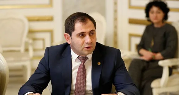 Paşinyan maliyyə axınlarına nəzarətçi təyin etdi