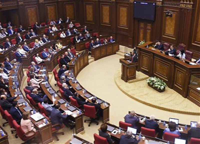 Ermənistan parlamentində təmizləmə gedir