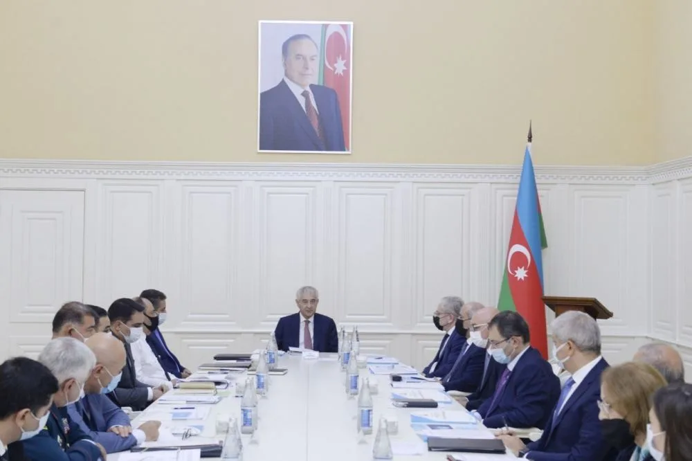 Əli Əhmədovun sədrliyi ilə növbəti iclas keçirildi
