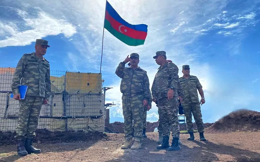 Zakir Həsənov Ermənistanla sərhədə gedib, qarşı tərəfin mövqelərini izləyib - FOTO