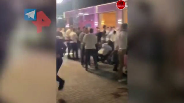 Restoran işçiləri ilə qonaqlar arasında kütləvi dava - VİDEO