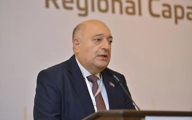 “Vaksinasiyadan keçməyənlərin fəaliyyətinə icazə verilməməlidir” - Komitə sədri