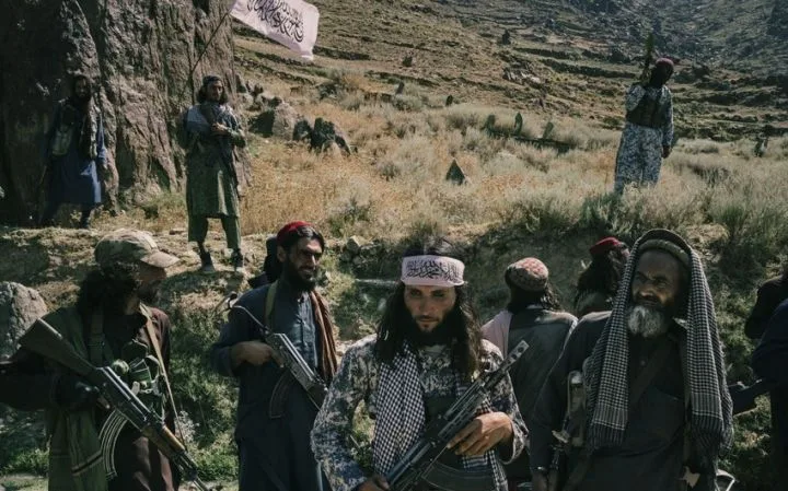Taliban daha iki vilayət mərkəzini ələ keçirdi
