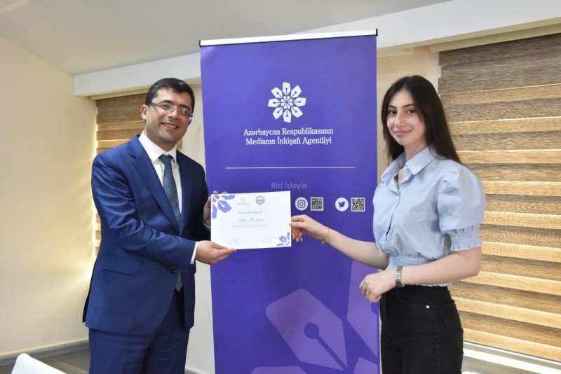 Media könüllülərinə sertifikatlar təqdim edilib - FOTOLAR