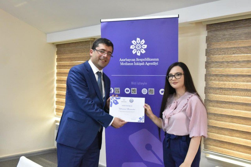 Media könüllülərinə sertifikatlar təqdim edilib - FOTOLAR
