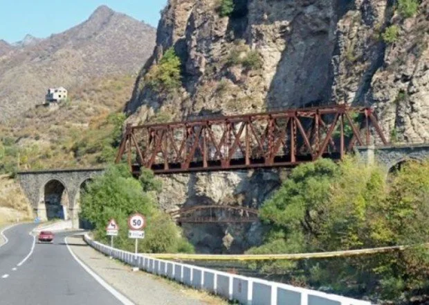 Qərbi Zəngəzurda kəndlilər yolu bağlayıb