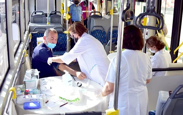 Binəqədidə avtobusda peyvənd olundular - FOTOLAR