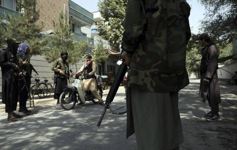 “Taliban” Kabil aeroportuna gedən yolu bağlayıb