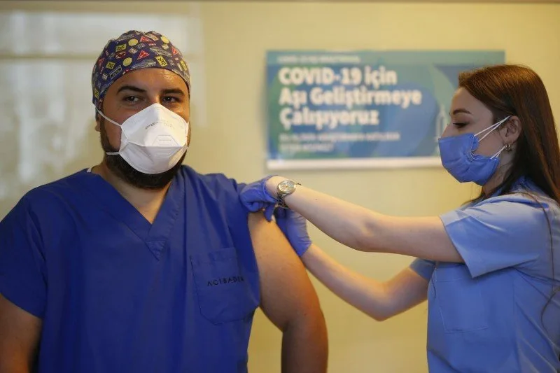 Türkiyədə 90 milyon dozadan çox vaksin vurulub