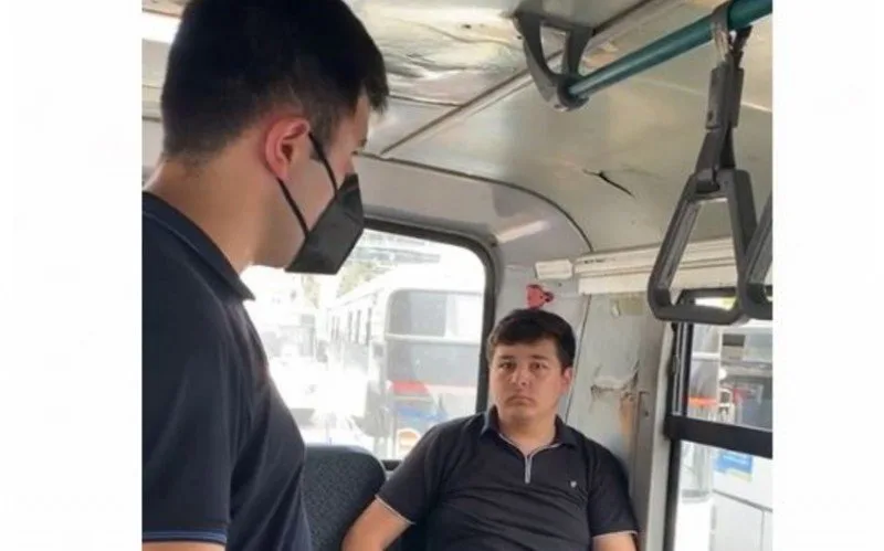 Polis mülki geyimdə avtobuslarda reyd keçirib