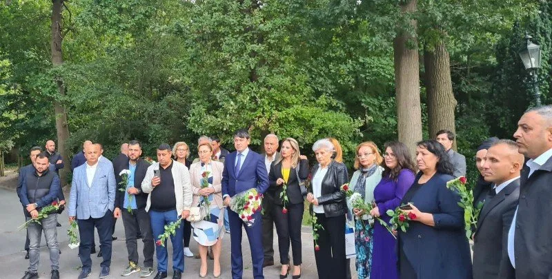 Haaqada Xocalı abidəsi ziyarət edilib