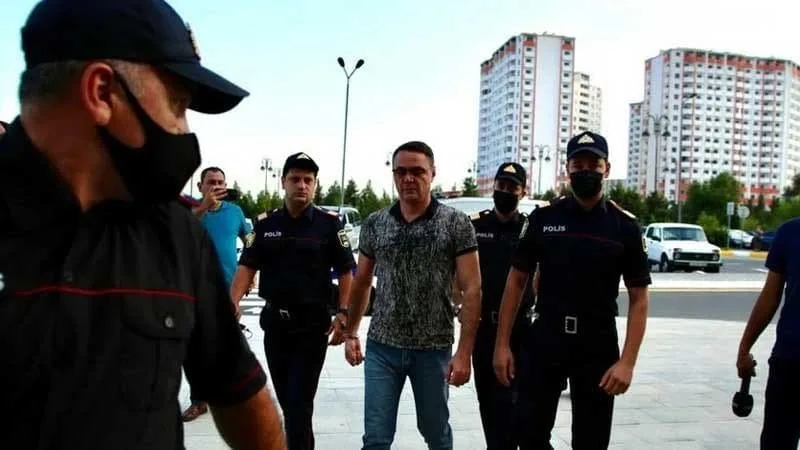 Polisi döydüyü üçün həbs edilən deputatın vəziyyəti necədir? - Vəkilindən AÇIQLAMA