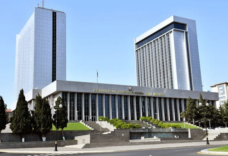 Milli Məclisin deputatları tətildən qayıdıblar