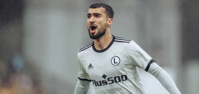 Mahir Emreli komandasının ən yaxşı futbolçusu seçildi