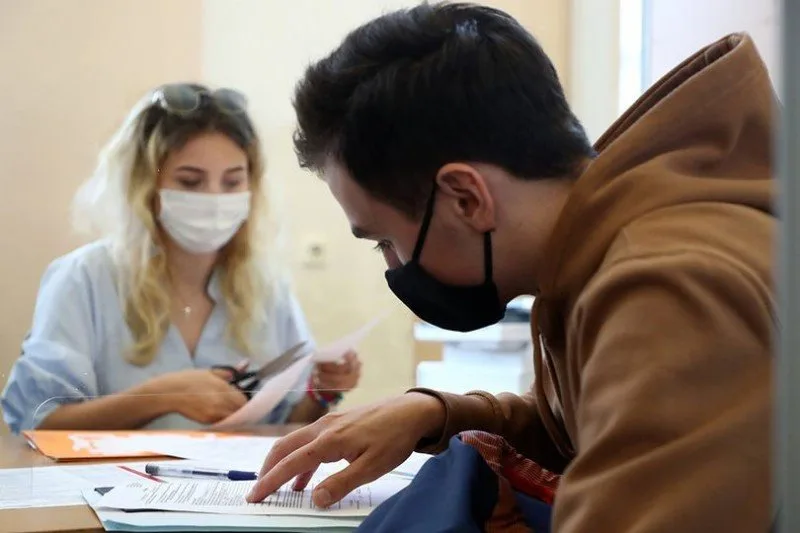 Tələbələrin COVİD-19 pasportu olması ilə bağlı qərar qüvvəyə mindi