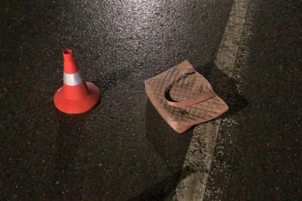 Bakıda avtomobil yolu keçən qadını vurub