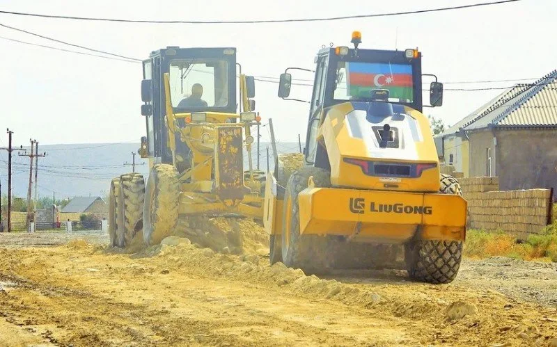 Abşeron rayonu Pirəkəşkül qəsəbəsinə gedən yol yenidən qurulur - FOTO