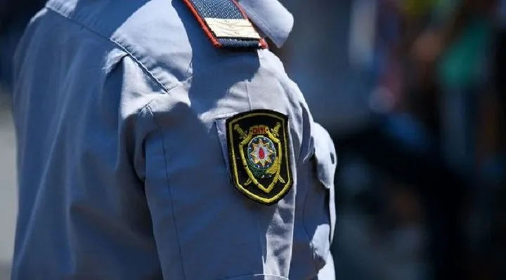 Sabirabadda sürücü cərimələndiyi üçün polislərə HÜCUM ETDİ