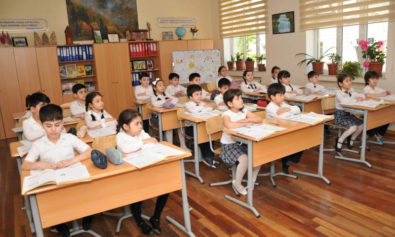 Azərbaycanda şagirdlərin yerdəyişməsi dayandırılır
