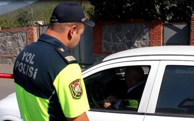 Qaxda qaydaları pozan 15 sürücü cərimələndi