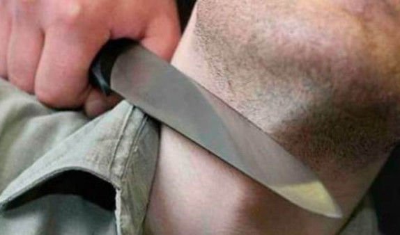 Azərbaycanda dustaq təcridxanada BOĞAZINI KƏSDİ