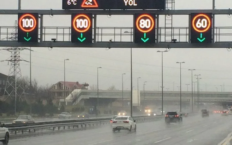 Bakının bəzi avtomagistrallarında sürət həddi endirildi