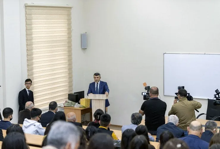 Nazir universitetdə tədrisin təşkili prosesi ilə tanış olub