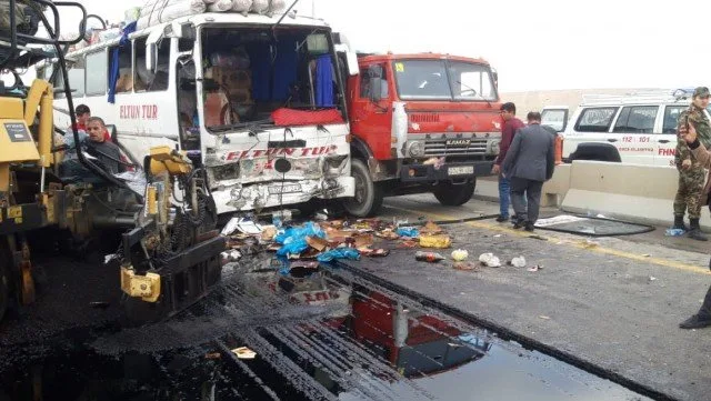 Hacıqabulda sərnişin avtobusu qəzaya uğradı - Yaralılar var