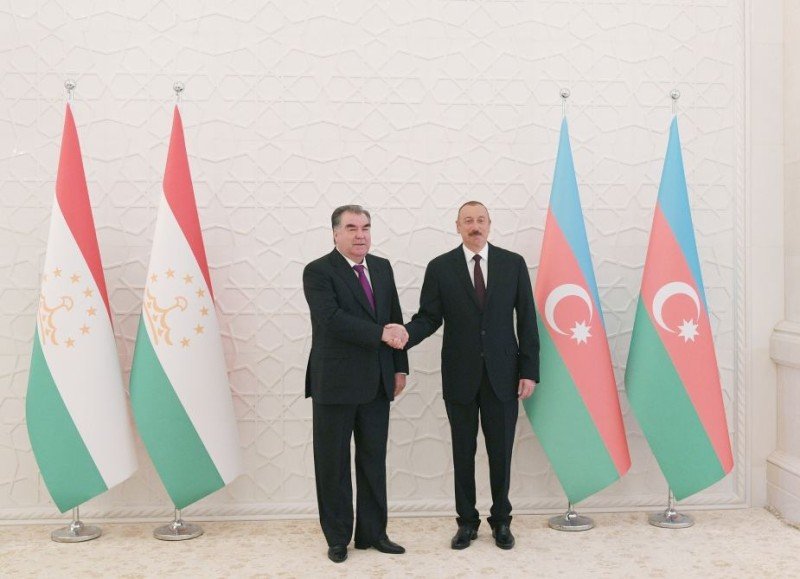 İlham Əliyev Tacikistan Prezidentinə zəng edib