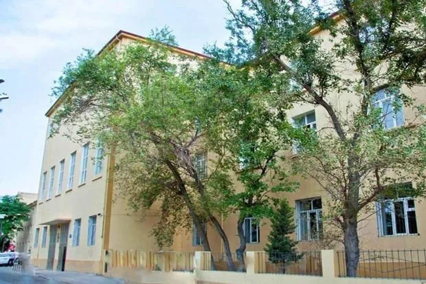Bakıda qəzalı vəziyyətə düşən məktəb bağlandı