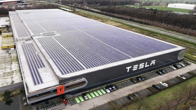 “Tesla” çip və konteyner çatışmazlığından əziyyət çəkir