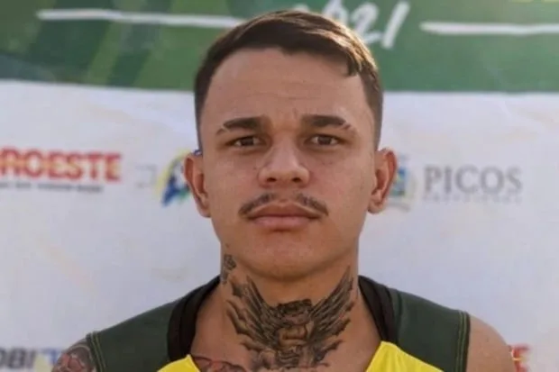Braziliyalı futbolçu evində qətlə yetirildi