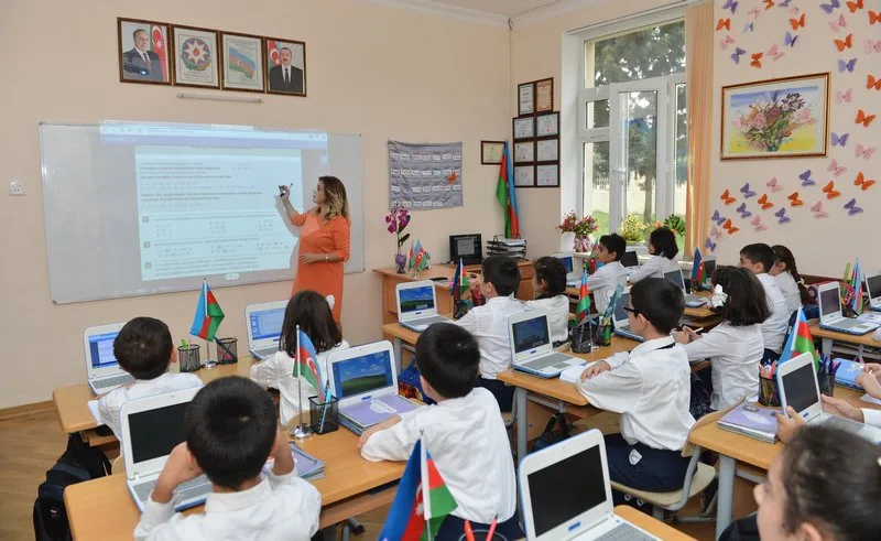 İbtidai sinif müəllimlərinə pensiya yaşında güzəşt olunacaq? - Rəsmi AÇIQLAMA