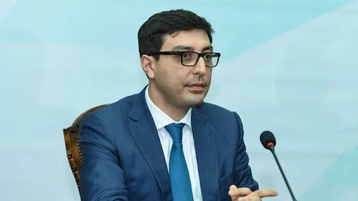 Nazir özünə müşavir təyin etdi